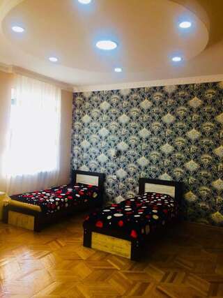 Гостевой дом Guest house Ebralidze Мцхета Четырехместный номер с собственной ванной комнатой вне номера-6